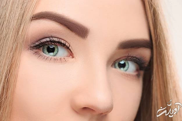 پاک کردن سایه ابرو در خانه سایه ابرو